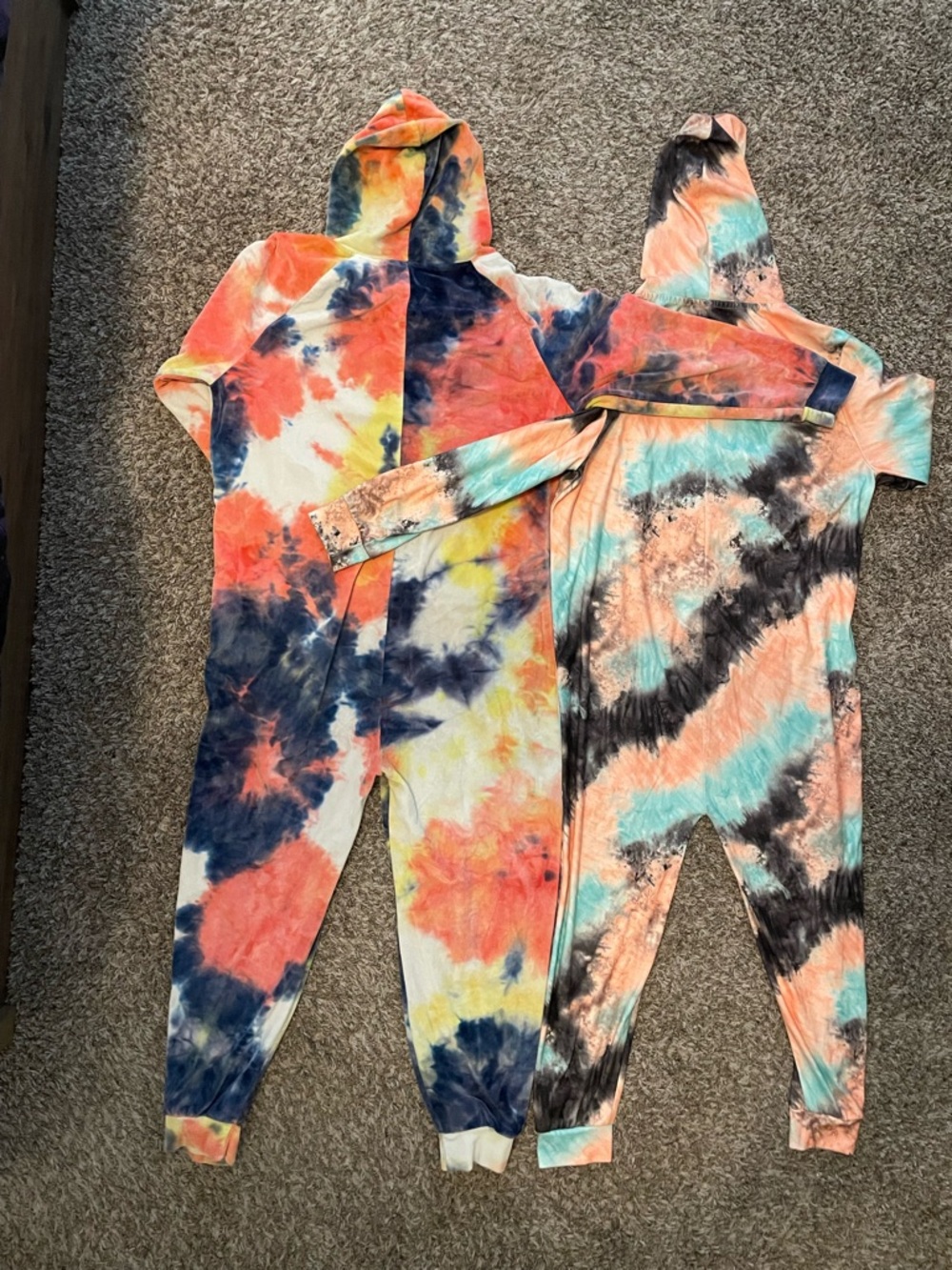 Lot of Unisex Tie-Dye Hooded Pajamas Onesies with Pockets- Multicolored Size M/L